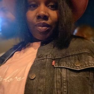 Meet your Posher, Denise